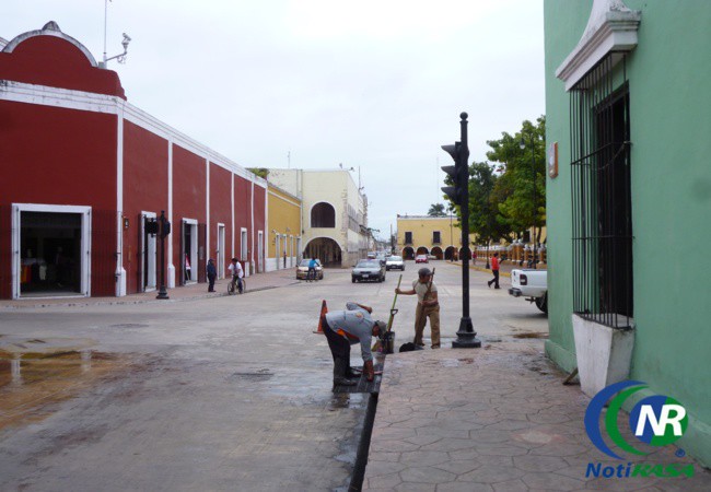 Desazolvan alcantarilla obstruida en el Centro Histórico de Valladolid. Desazolvan alcantarilla obstruida en el Centro Histórico de Valladolid.