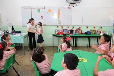 Alumnos de primaria intercambian experiencias con bachiller Alumnos de primaria intercambian experiencias con bachiller