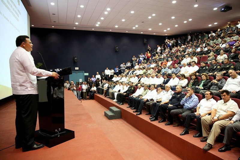 Inaugura gobernador auditorio y taller en la SSP Inaugura gobernador auditorio y taller en la SSP