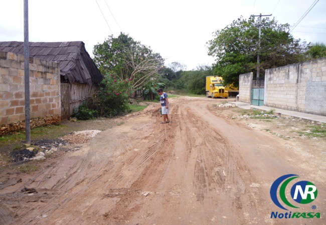 Vallisoletanos embuten una calle. Vallisoletanos embuten una calle.