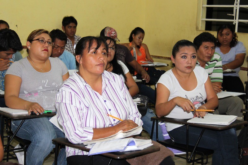Concluyen más jóvenes la educación básica Concluyen más jóvenes la educación básica