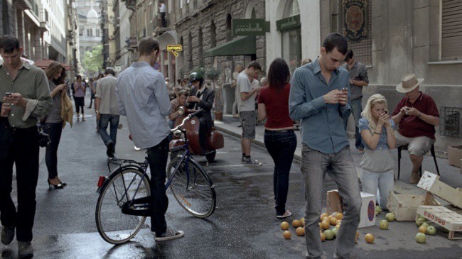 Enviar mensajes de texto podría alterar tu forma de caminar Enviar mensajes de texto podría alterar tu forma de caminar
