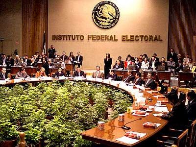Costea el IFE asesores de lujo a partidos Costea el IFE asesores de lujo a partidos