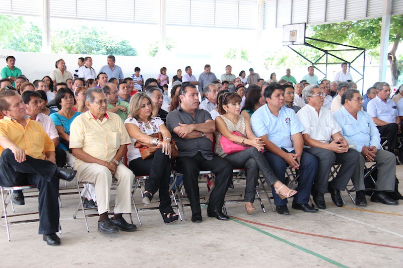 Reciben apoyos económicos trabajadores de secundarias técnicas de la SEGEY Reciben apoyos económicos trabajadores de secundarias técnicas de la SEGEY