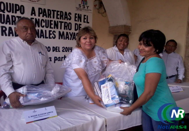 31 parteras reciben equipo médico, en Valladolid. 31 parteras reciben equipo médico, en Valladolid.