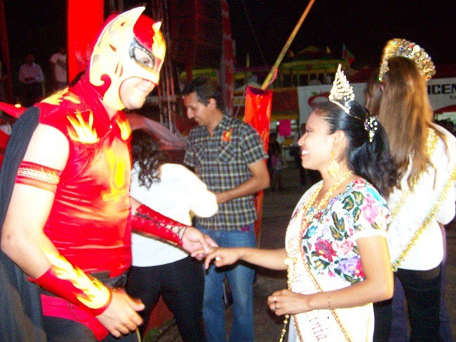 Un éxito maratón musical de Candela en la Feria de Valladolid 2014. Un éxito maratón musical de Candela en la Feria de Valladolid 2014.