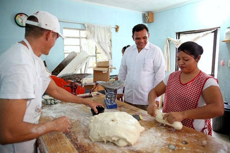 Visita Mandatario panadería de una beneficiaría del programa "Fomento al Autoempleo" Visita Mandatario panadería de una beneficiaría del programa "Fomento al Autoempleo"
