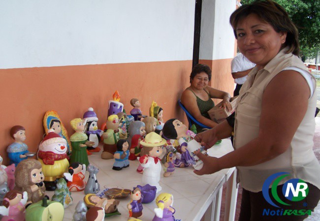 15 familias beneficiadas con taller de pintura de cerámica en Ebtún, Valladolid. 15 familias beneficiadas con taller de pintura de cerámica en Ebtún, Valladolid.