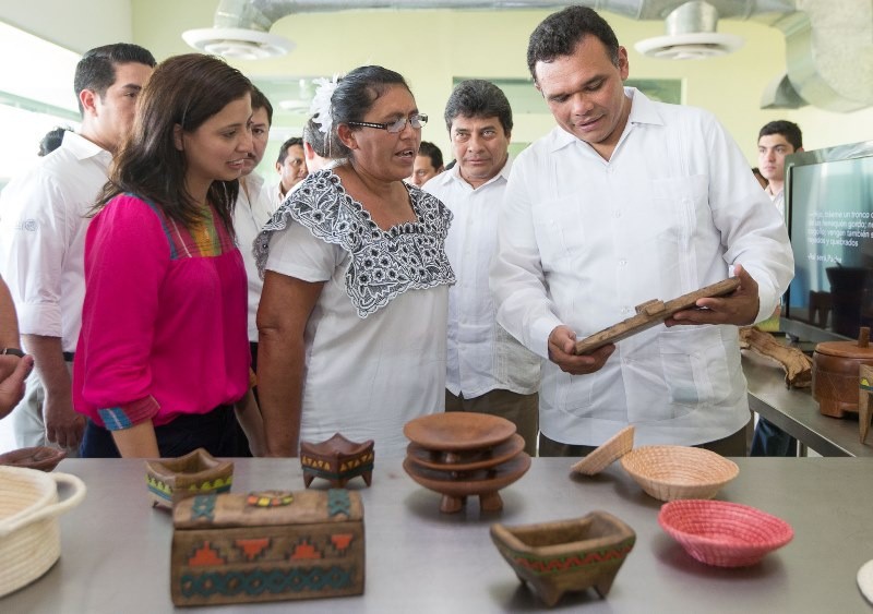 Entregan constancias de capacitación a artesanos yucatecos Entregan constancias de capacitación a artesanos yucatecos