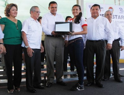 "Bienestar Digital" llega a la Preparatoria Estatal número 3 "CTM" "Bienestar Digital" llega a la Preparatoria Estatal número 3 "CTM"