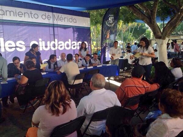 El año pasado solicito aceras y el ayuntamiento de Mérida aun no le cumple El año pasado solicito aceras y el ayuntamiento de Mérida aun no le cumple