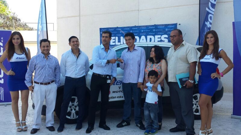 Entregan camioneta a ganador de la promoción "Telcel y Motorola" Entregan camioneta a ganador de la promoción "Telcel y Motorola"