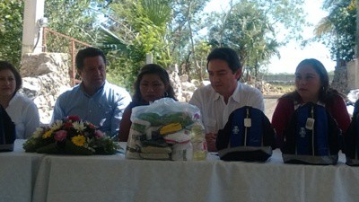 Ávila Ruiz entregó becas, mochilas y despensas en Mocochá Ávila Ruiz entregó becas, mochilas y despensas en Mocochá
