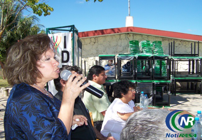 Entregan mobiliario escolar a más escuelas de Tizimín. Entregan mobiliario escolar a más escuelas de Tizimín.