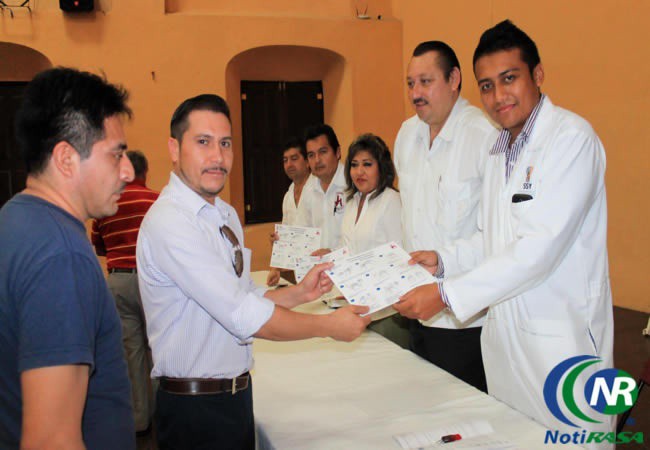 Enseñan manejo higiénico de alimentos a ambulantes de Valladolid. Enseñan manejo higiénico de alimentos a ambulantes de Valladolid.