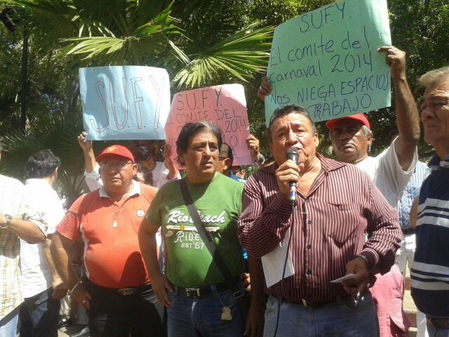 Músicos yucatecos se manifiestan frente al Palacio de Mérida Músicos yucatecos se manifiestan frente al Palacio de Mérida