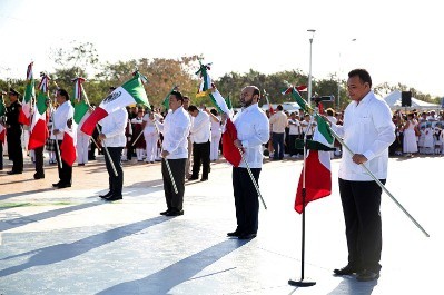 Celebran Día de la Bandera Celebran Día de la Bandera