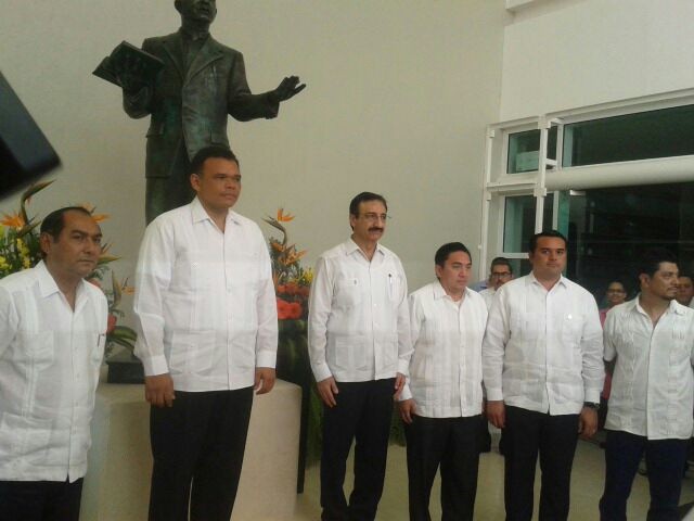 Conmemoran 92 aniversario de la UADY Conmemoran 92 aniversario de la UADY