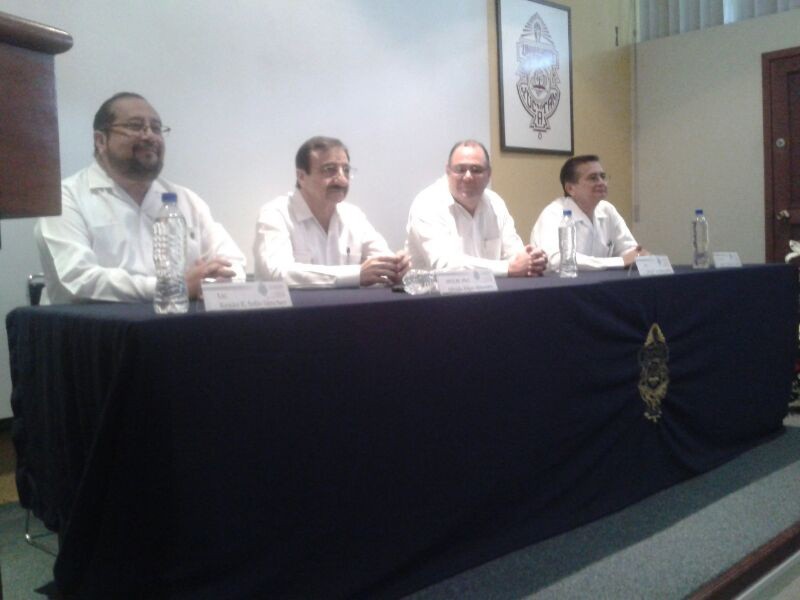 El doctor Jorge Zavala rinde protesta para un nuevo período en el "Hideyo Noguchi" El doctor Jorge Zavala rinde protesta para un nuevo período en el "Hideyo Noguchi"
