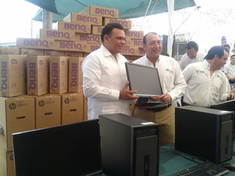 Entregan lentes y equipo de cómputo a los Conalep del Estado Entregan lentes y equipo de cómputo a los Conalep del Estado