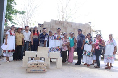 En Tekax entregan material de construcción a familias de migrantes En Tekax entregan material de construcción a familias de migrantes