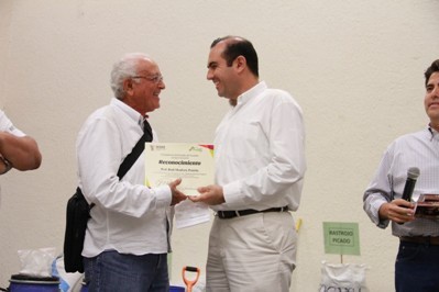 Clausuran taller de agricultura orgánica Clausuran taller de agricultura orgánica