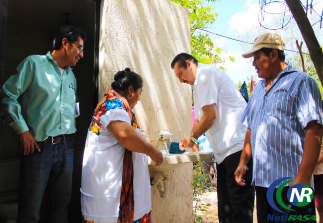 Entregan 14 baños ecológicos en Tahmuy, Valladolid Entregan 14 baños ecológicos en Tahmuy, Valladolid