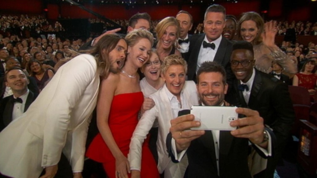 Samsung donará un dólar por cada retuit del selfie de Ellen Degeneres Samsung donará un dólar por cada retuit del selfie de Ellen Degeneres