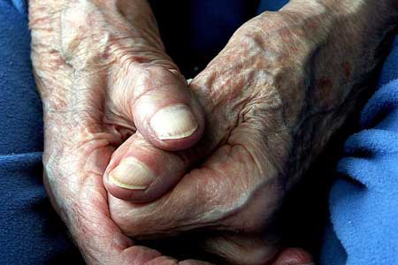 Pide ayuda del DIF, ya que a sus 79 años ha quedado desamparada Pide ayuda del DIF, ya que a sus 79 años ha quedado desamparada