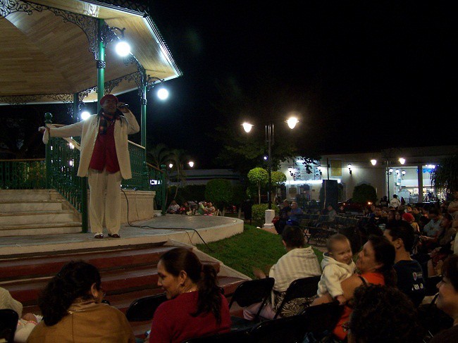 Elogian a las mujeres en el Oriente Elogian a las mujeres en el Oriente