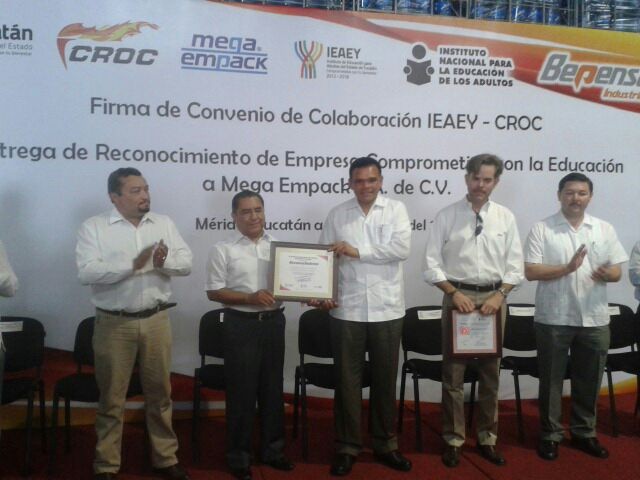 Firman convenio a favor de trabajadores de la Croc Firman convenio a favor de trabajadores de la Croc