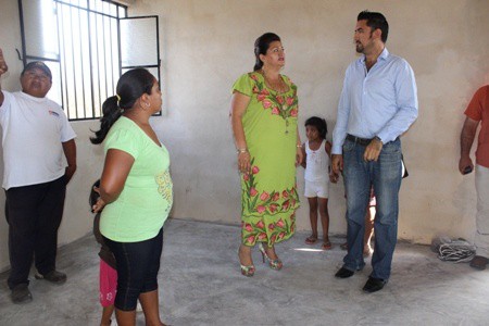 Ayuntamiento de Tekax entrega una casa a humilde mujer Ayuntamiento de Tekax entrega una casa a humilde mujer
