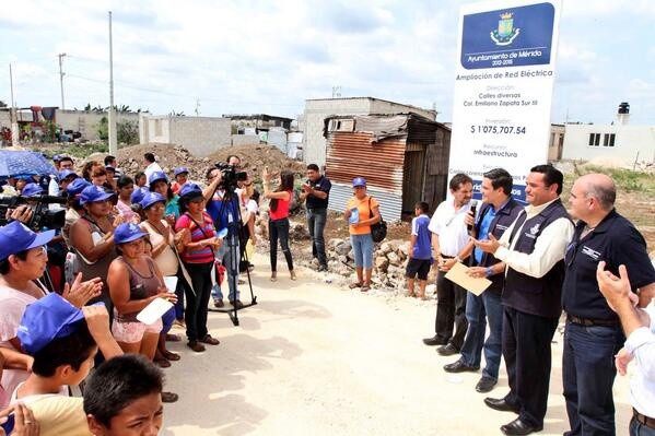 Supervisan avance de obras y servicios en la Emiliano Zapata III Supervisan avance de obras y servicios en la Emiliano Zapata III