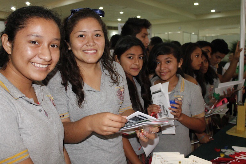 Inauguran la Expo Bachillerato 2014 en la Cámara de Comercio Inauguran la Expo Bachillerato 2014 en la Cámara de Comercio