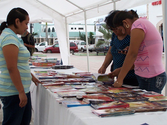 Consideran éxito venta de libros en Tizimín gracias a la FILEY. Consideran éxito venta de libros en Tizimín gracias a la FILEY.