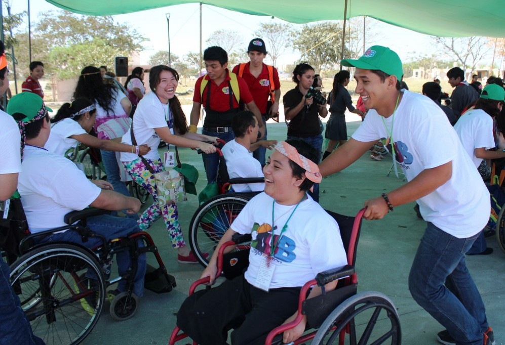 Niños y niñas del CRIT se divierten en Paseo Verde Niños y niñas del CRIT se divierten en Paseo Verde