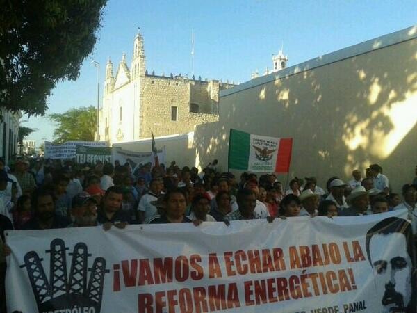 Simpatizantes de Morena marchan contra la Reforma Energética Simpatizantes de Morena marchan contra la Reforma Energética