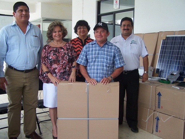 Equipos de energía fotovoltaica a 57 productores tizimileños. Equipos de energía fotovoltaica a 57 productores tizimileños.