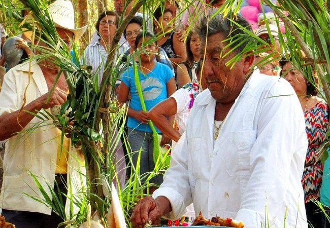Realizarán ritual maya en el cenote de Kikil. Realizarán ritual maya en el cenote de Kikil.