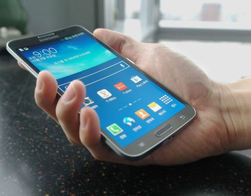 Samsung lanza el nuevo “Galaxy Round” con pantalla curva Samsung lanza el nuevo “Galaxy Round” con pantalla curva