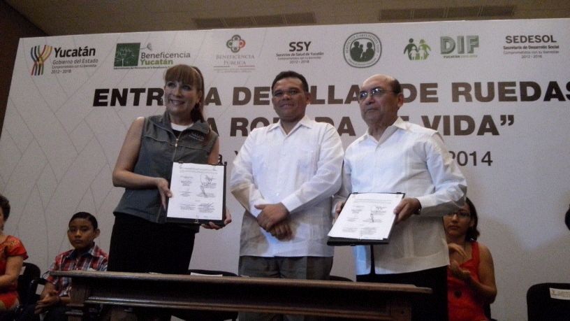 Entrega de 70 sillas de ruedas a personas de escasos recursos Entrega de 70 sillas de ruedas a personas de escasos recursos