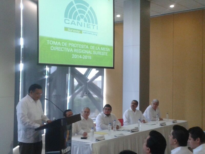 Toma protesta mesa directiva de Canieti región sureste