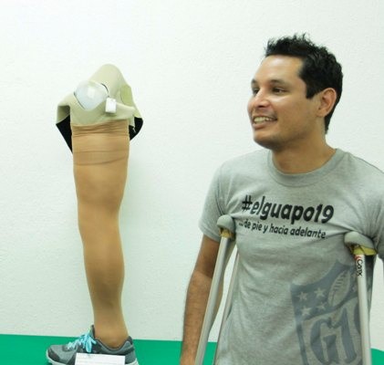 Entregan prótesis a joven deportista Entregan prótesis a joven deportista