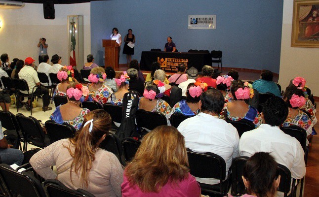 Previene el DIF Mérida caídas de abuelitos Previene el DIF Mérida caídas de abuelitos