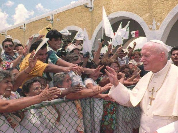 A 9 años de su muerte la imagen del papa viajero está presente en los yucatecos A 9 años de su muerte la imagen del papa viajero está presente en los yucatecos