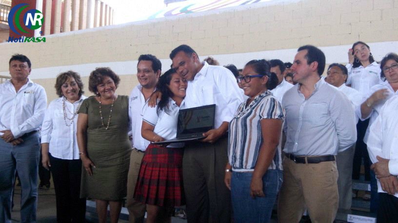 "Bienestar Digital" entregó 1,096 laptops "Bienestar Digital" entregó 1,096 laptops