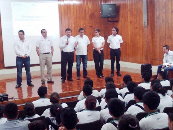 Orientan a jóvenes del Conalep sobre carreras profesionales Orientan a jóvenes del Conalep sobre carreras profesionales