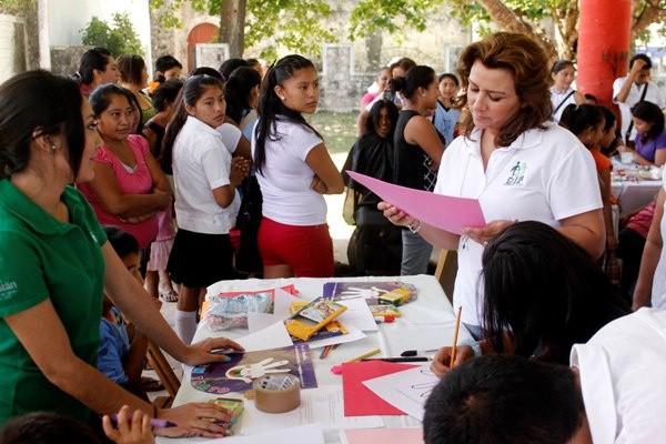 Refrendan compromiso con residentes de zonas marginadas Refrendan compromiso con residentes de zonas marginadas