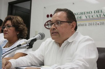Entregan al Congreso una iniciativa de ley en materia indígena Entregan al Congreso una iniciativa de ley en materia indígena