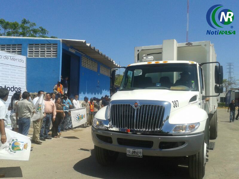 Continúa la entrega de vehículos a servicios públicos de Mérida Continúa la entrega de vehículos a servicios públicos de Mérida